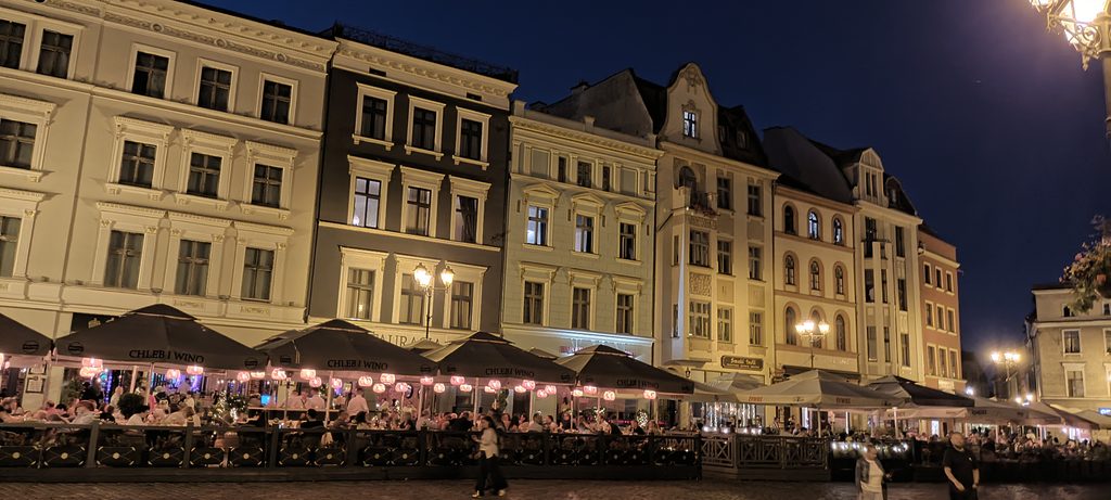 Kamienice nel centro storico di Toruń di notte