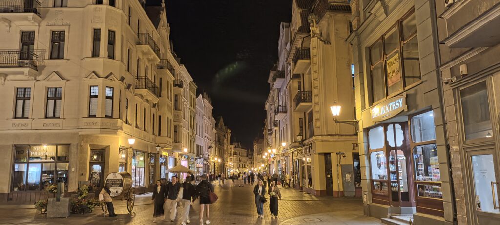 Ulica Szeroka di notte, centro storico di Toruń