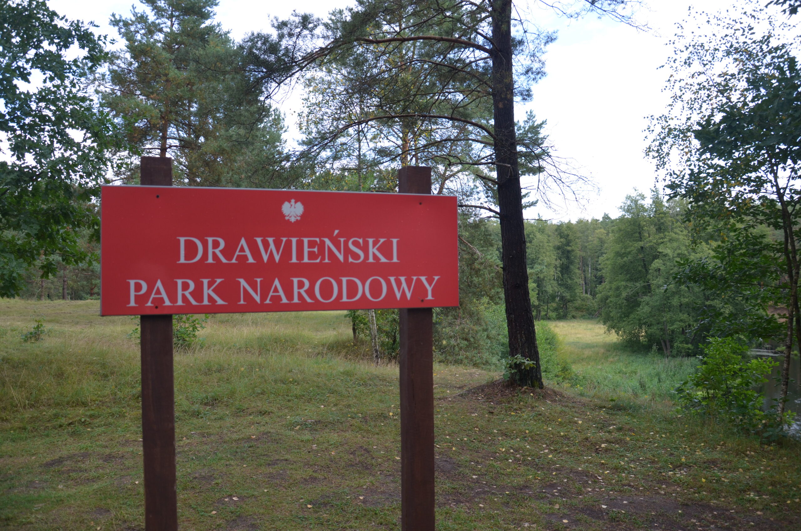 Cartello d'ingresso al Parco Nazionale del Drawa a Głusko